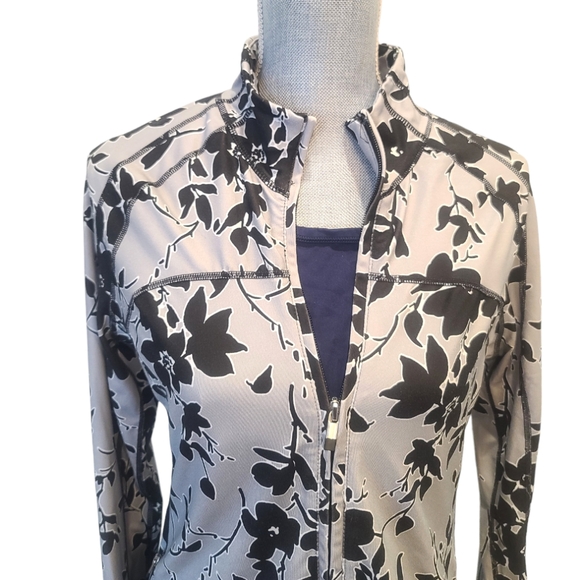 GapFit Zip up Jacket - Picture 4 of 9